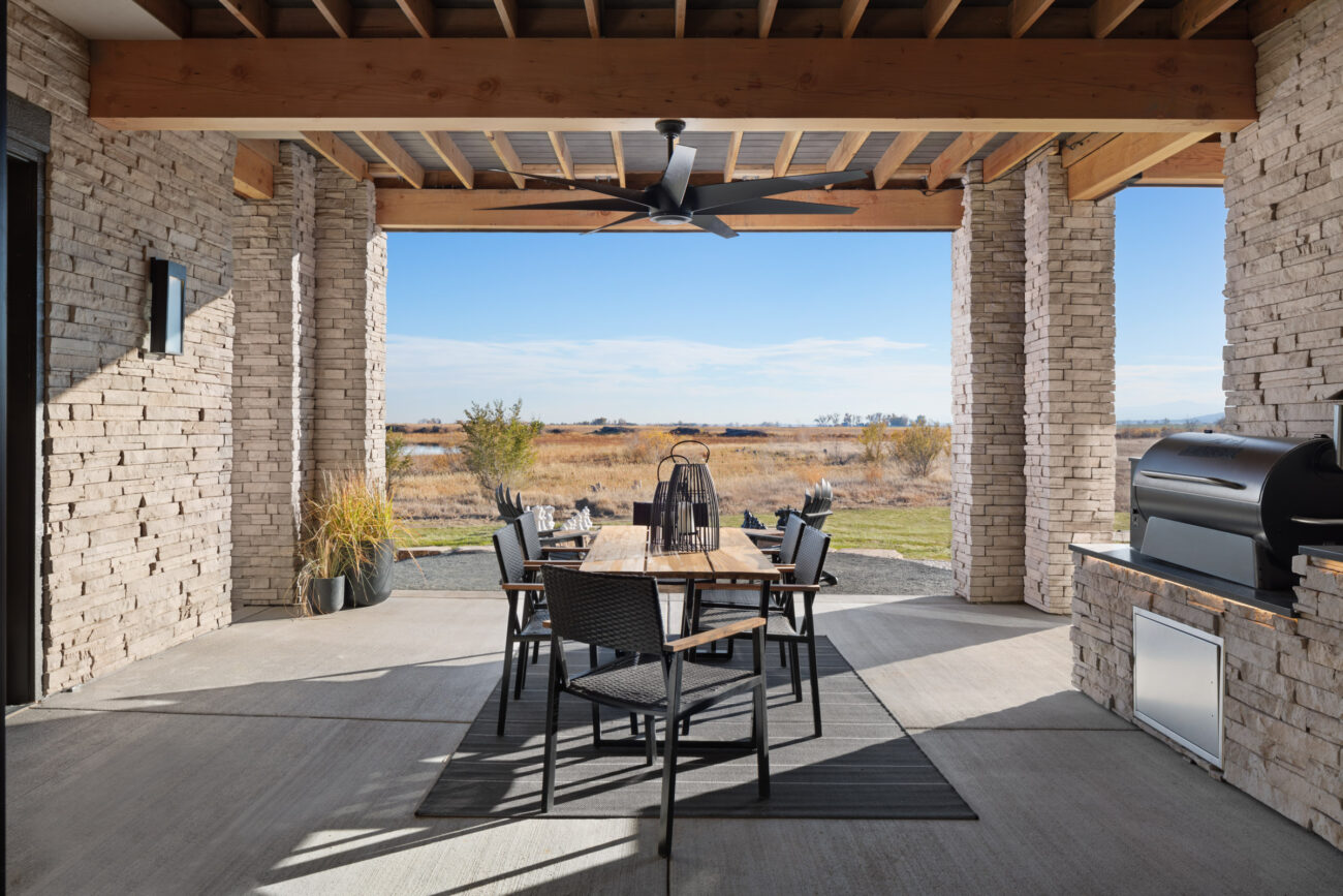 dry stack ledge on exterior of outdoor patio