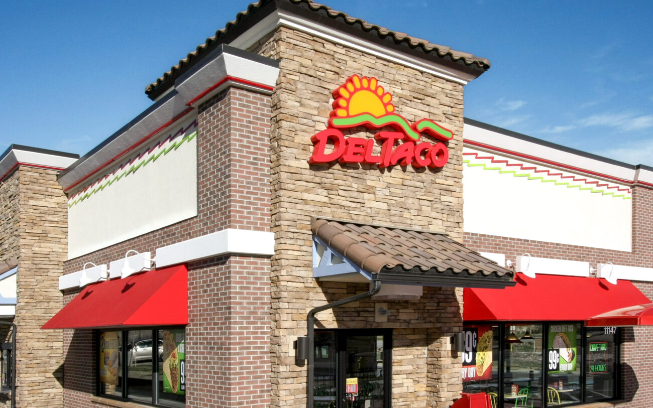 dry stack ledge on exterior of del taco