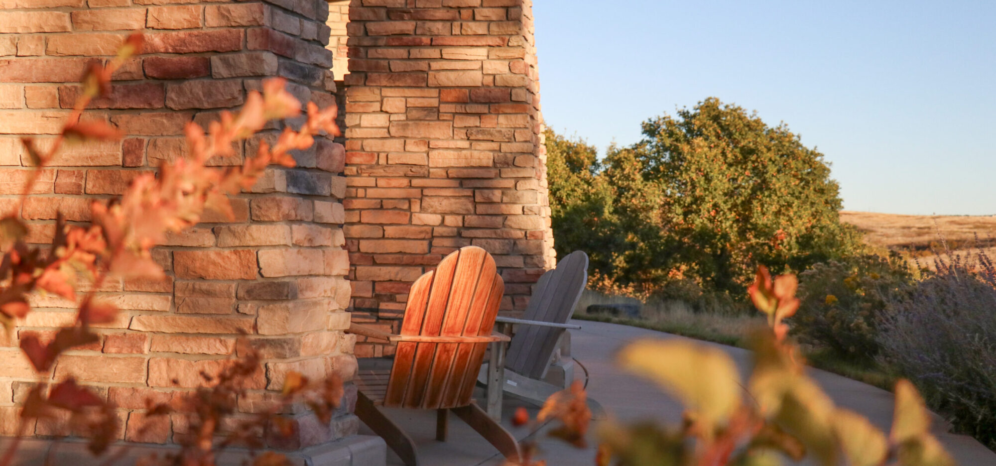 ledge stone veneer on outdoor patio