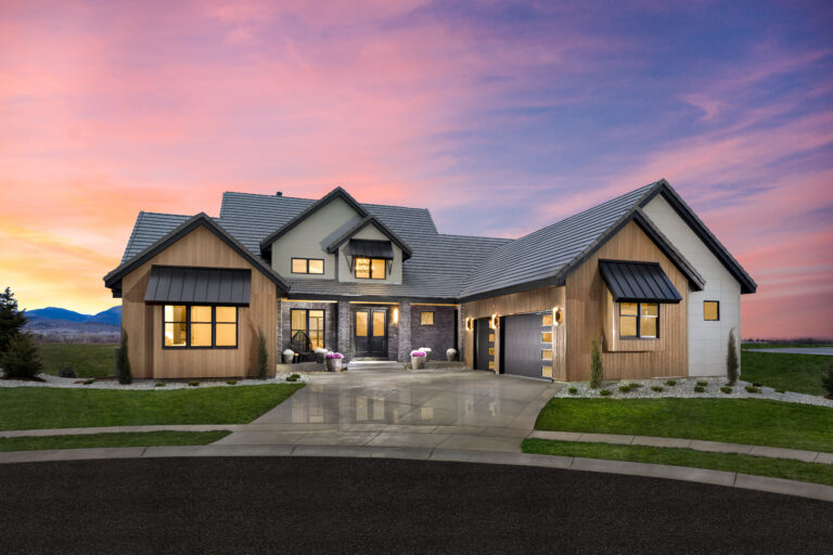 Del Norte stacked stone on exterior of home