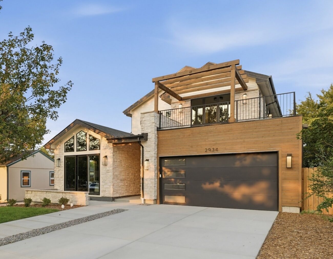 Marcona Cobble stone veneer on exterior facade